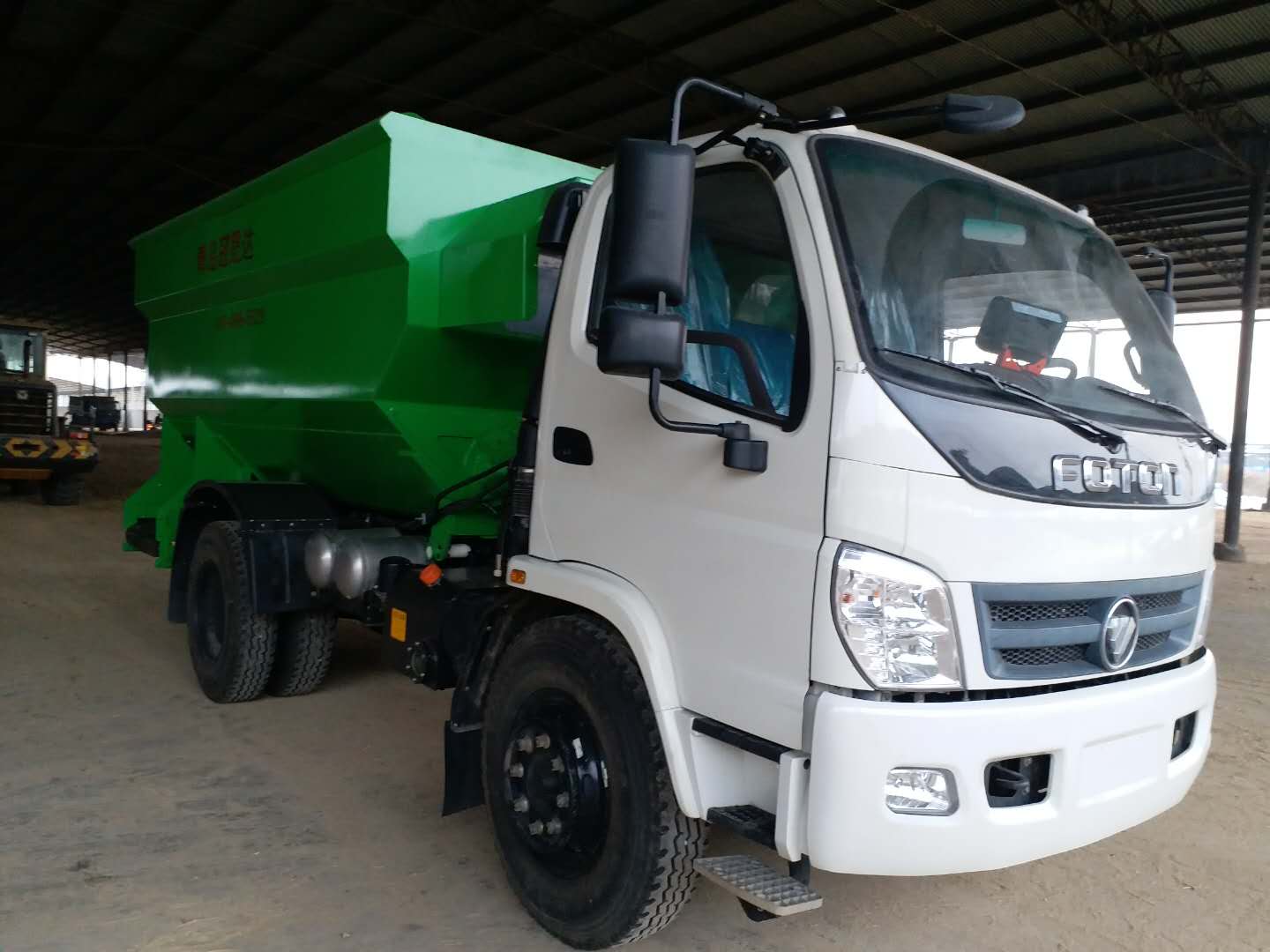 河南某公司購買雙側(cè)撒料機